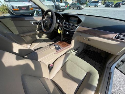 Used 2011 Mercedes-Benz E 350 4MATIC Sedan image 27