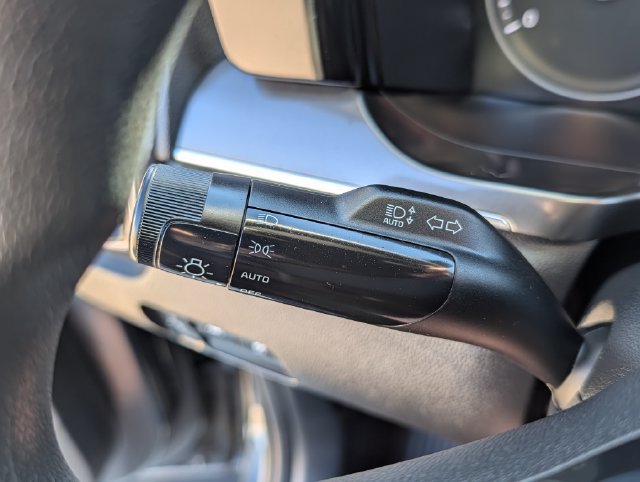 Used 2023 Kia Sorento LX FWD image 30