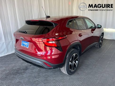 Used 2024 Chevrolet Trax RS FWD image 28