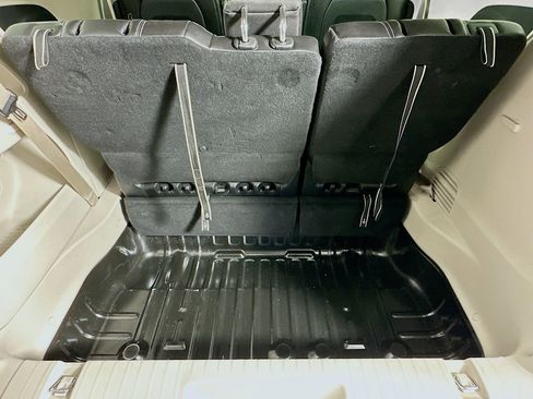 Certified 2024 Chrysler Pacifica Touring-L image 36