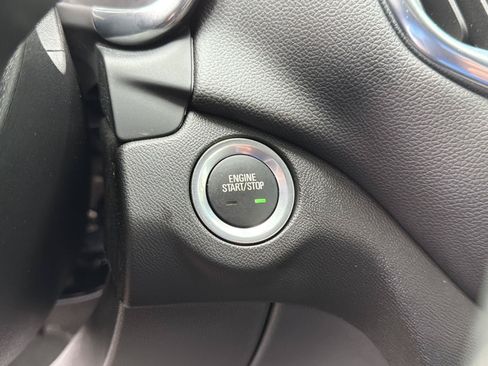 Used 2023 Chevrolet Equinox LT AWD/4WD image 18