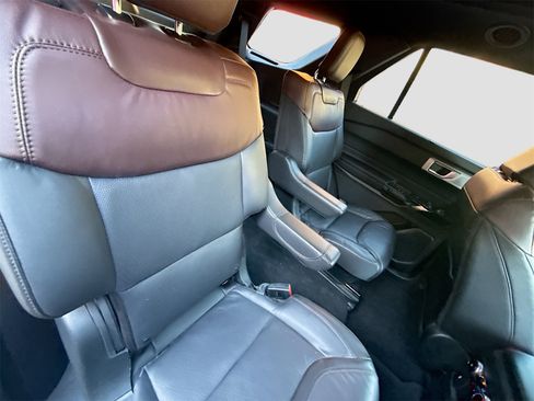 Used 2023 Ford Explorer Platinum w/ Technology Package image 28