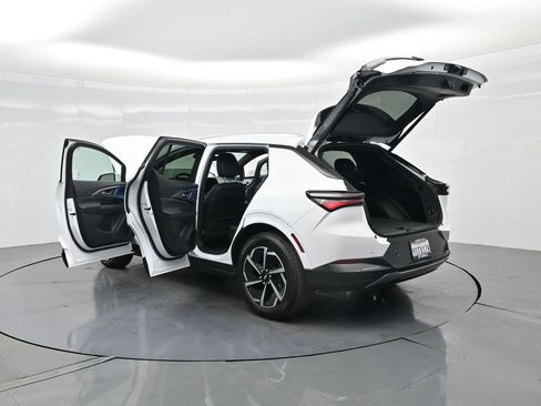 Used 2025 Chevrolet Equinox EV LT w/ Convenience Package image 39