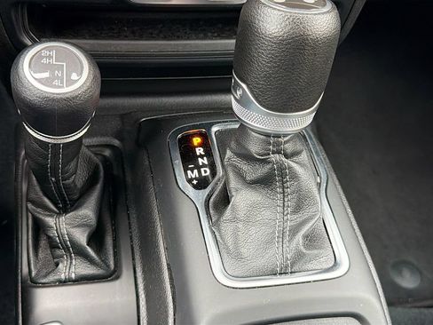 Used 2024 Jeep Wrangler Unlimited Sport AWD/4WD image 28