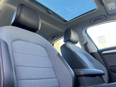 Certified 2025 Volkswagen Jetta SE image 16