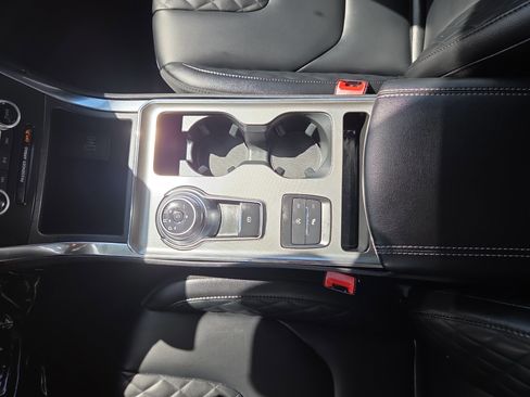 Used 2024 Ford Edge Titanium image 19