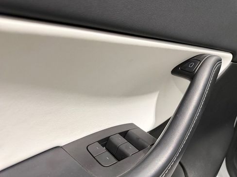 Used 2021 Tesla Model Y Long Range image 23