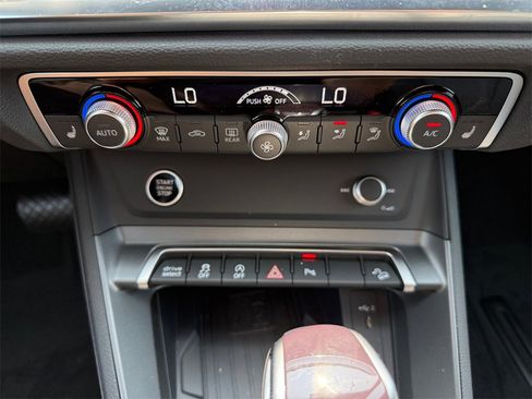 New 2025 Audi Q3 2.0T Premium image 17