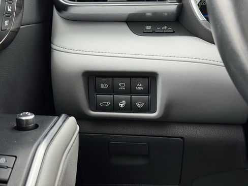 Used 2021 Toyota Highlander Limited image 37