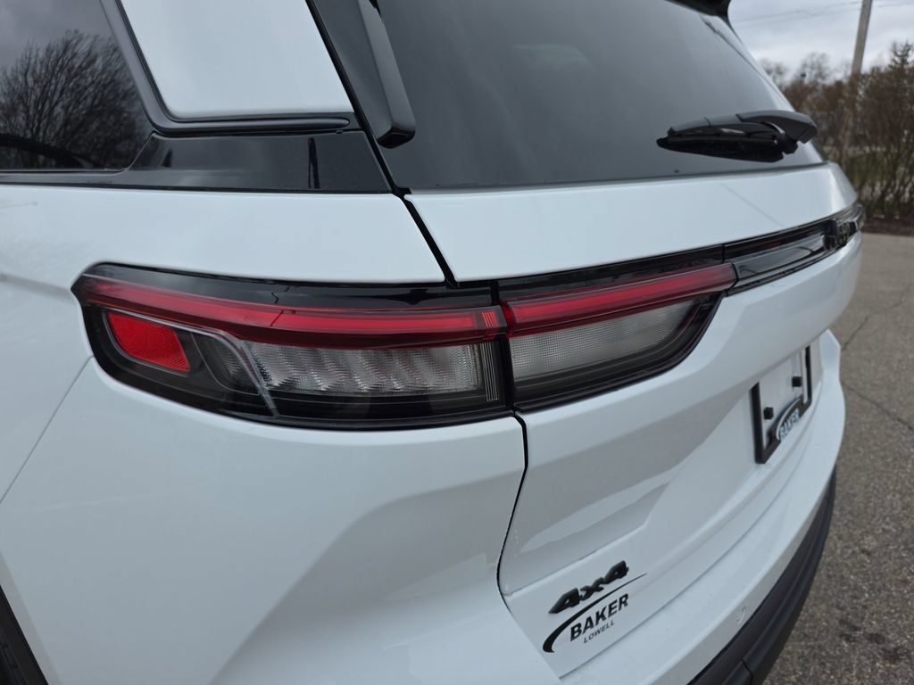 New 2026 Jeep Grand Cherokee Altitude AWD/4WD image 35