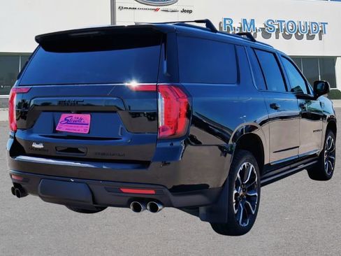 Used 2023 GMC Yukon XL Denali AWD/4WD image 11