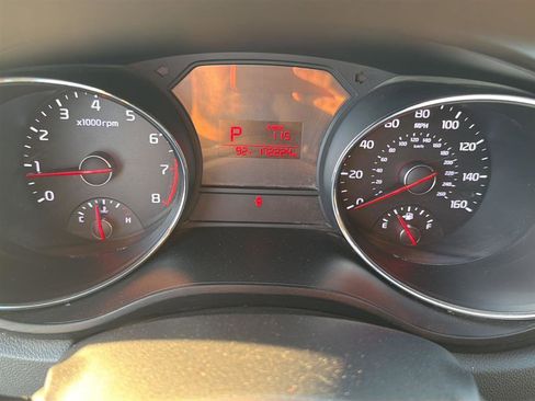 Used 2016 Kia Sedona LX w/ LX Convenience Package FWD image 4