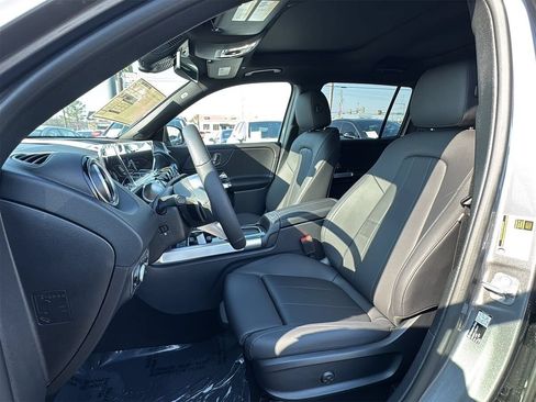 New 2026 Mercedes-Benz GLB 250 4MATIC image 14