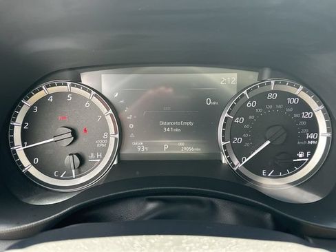 Used 2024 Toyota Highlander XLE FWD image 11