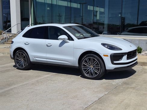 New 2025 Porsche Macan image 9