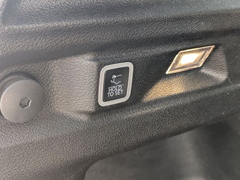 Used 2023 Jeep Grand Cherokee L Limited w/ Black Appearance Package image 29