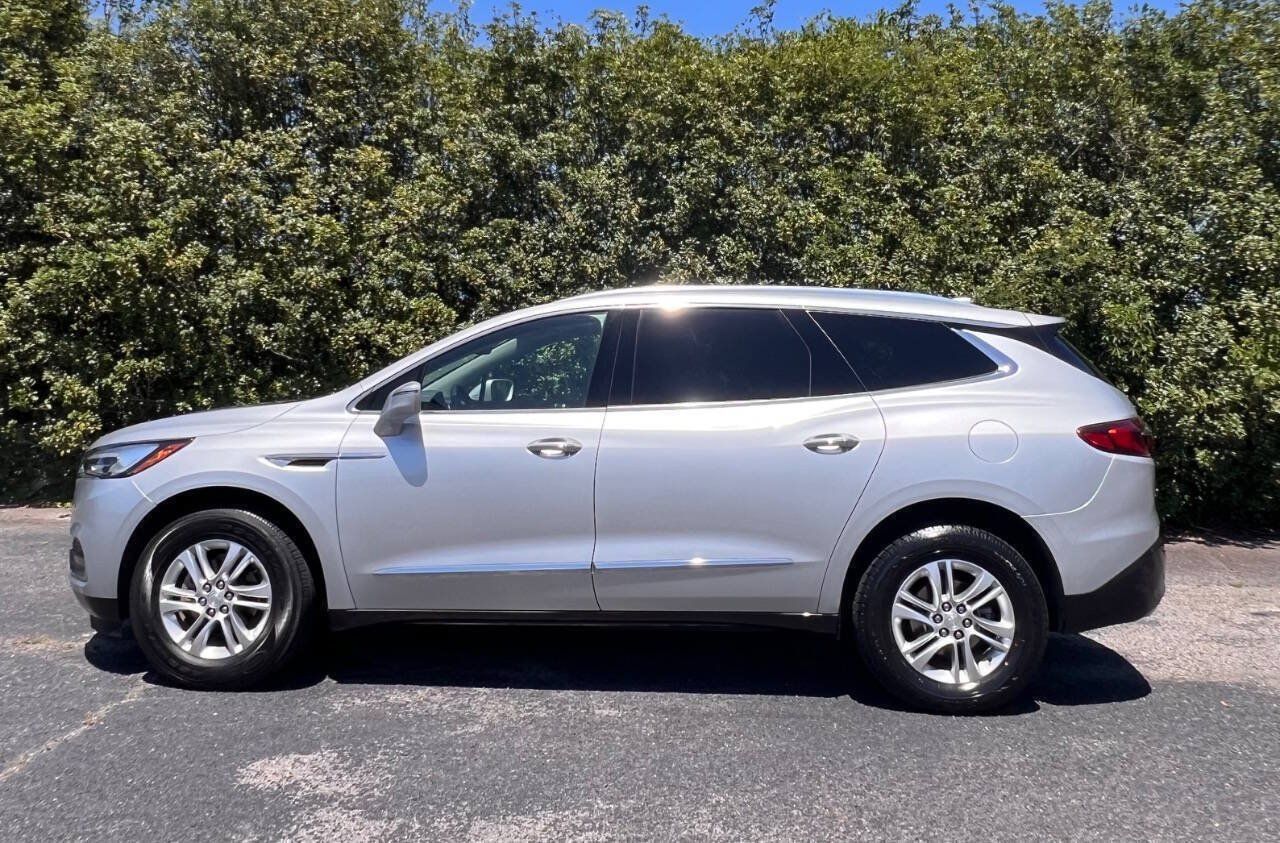 Used 2020 Buick Enclave Essence w/ Sound and Sites Package AWD/4WD image 4