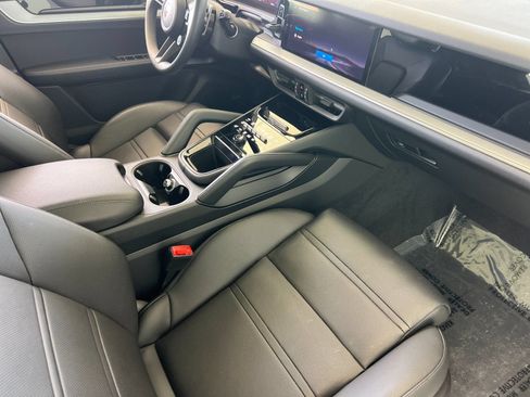 Certified 2026 Porsche Cayenne Coupe AWD/4WD image 16
