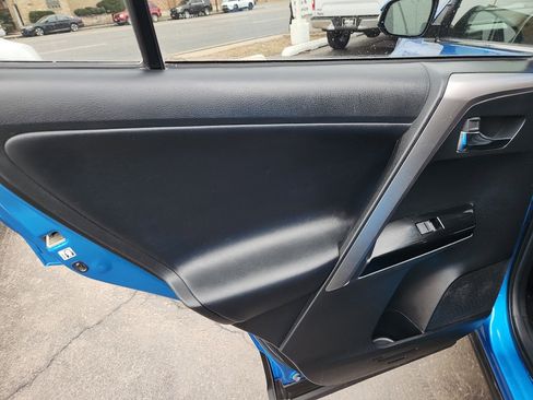 Used 2017 Toyota RAV4 Limited image 22