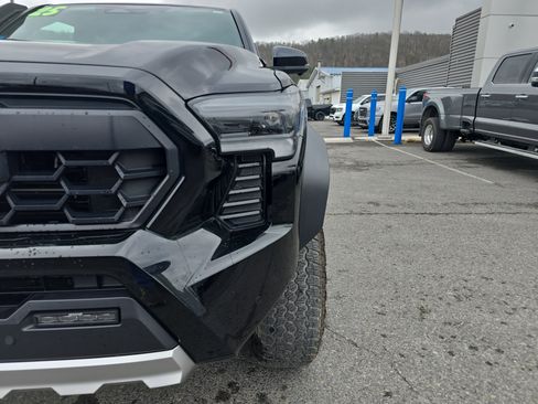 Used 2025 Toyota Tacoma 4x4 Double Cab Hybrid w/ Tow Tech Package image 10
