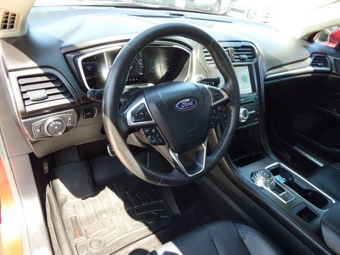 Used 2017 Ford Fusion Titanium FWD image 19