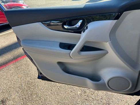 Used 2018 Nissan Rogue Sport SV image 18