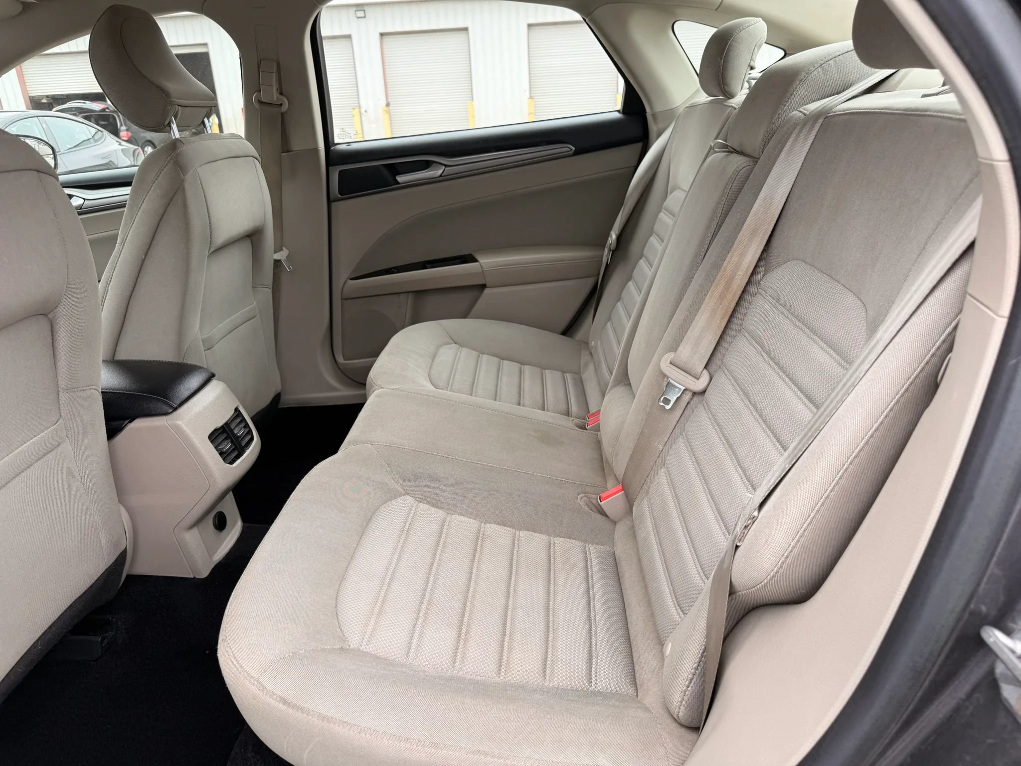 Used 2017 Ford Fusion SE FWD image 21