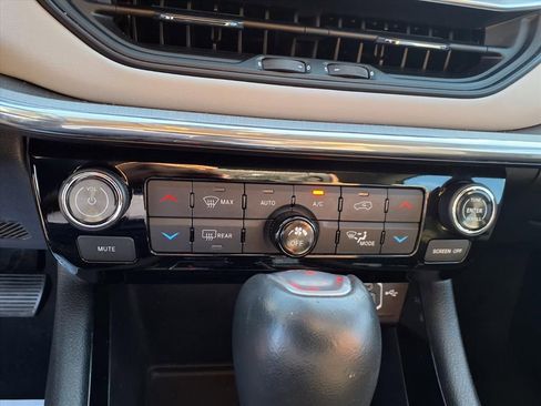 Certified 2022 Jeep Compass Limited image 17