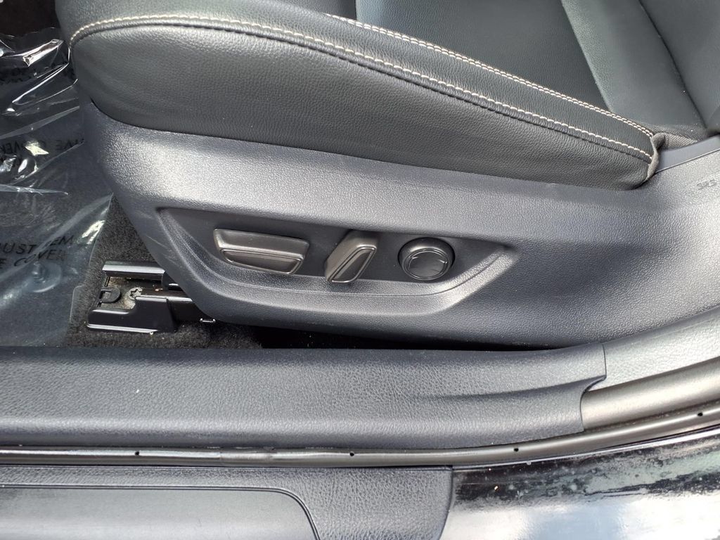 Used 2025 Toyota Camry SE FWD image 23