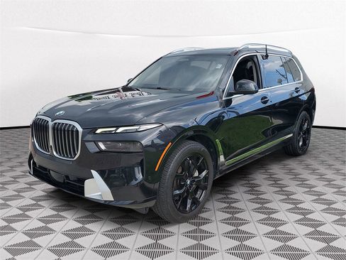 Used 2023 BMW X7 xDrive40i w/ Premium Package image 3