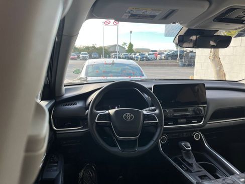Used 2025 Toyota Grand Highlander LE image 34