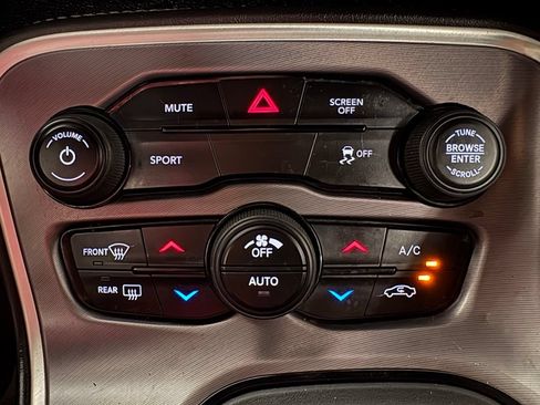 Used 2019 Dodge Challenger SXT RWD image 21