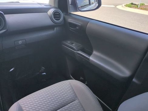 Used 2022 Toyota Tacoma SR w/ SR Convenience Package RWD image 17