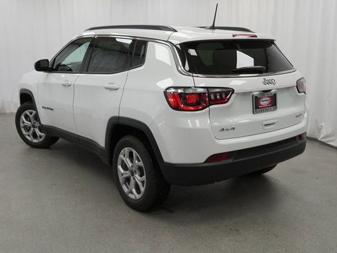 New 2026 Jeep Compass Latitude image 13