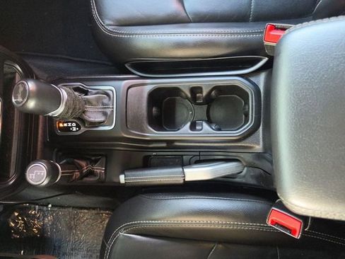 Used 2020 Jeep Wrangler Unlimited Sahara w/ Uconnect 4C Nav & Sound Group AWD/4WD image 15