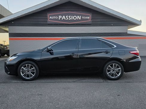 Used 2017 Toyota Camry SE FWD image 2