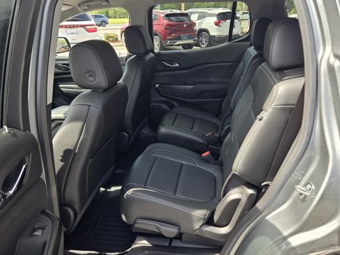 Certified 2023 GMC Acadia SLT FWD image 13