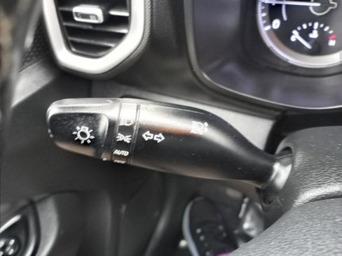 Used 2022 Hyundai Venue SEL w/ Cargo Package image 16