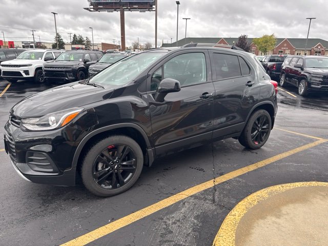 Used 2021 Chevrolet Trax LT w/ Redline Edition AWD/4WD image 3