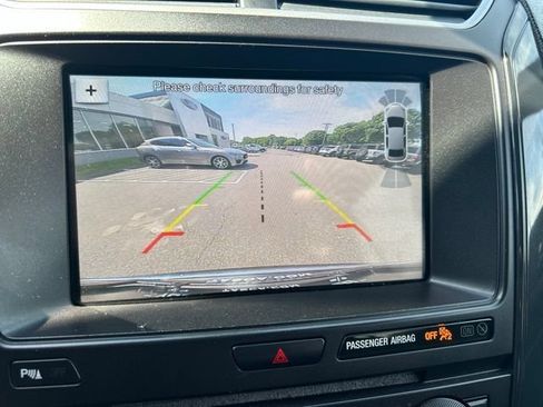 Used 2018 Ford Explorer XLT w/ Equipment Group 202A AWD/4WD image 31