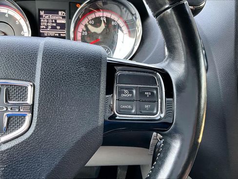 Used 2019 Dodge Grand Caravan SXT w/ Driver Convenience Group FWD image 25