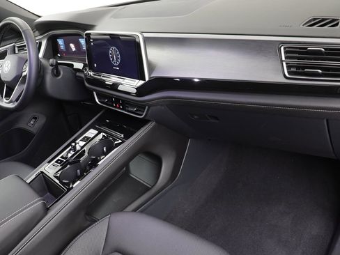 Used 2025 Volkswagen Atlas Cross Sport SE image 20