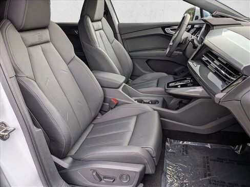 Certified 2025 Audi Q4 e-tron Premium Plus w/ Premium Plus AWD/4WD image 24
