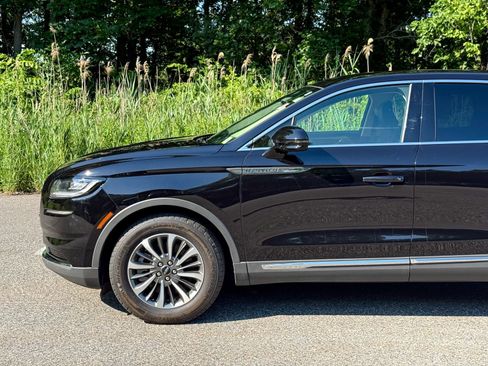 Used 2023 Lincoln Nautilus AWD w/ Premium Package image 9
