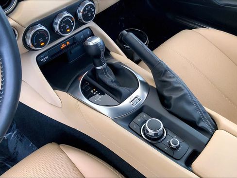 Used 2025 MAZDA MX-5 Miata RF Grand Touring RWD image 17