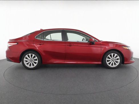 Used 2018 Toyota Camry LE FWD image 8