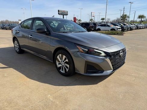 Used 2025 Nissan Altima 2.5 S image 7