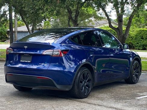 Used 2024 Tesla Model Y Long Range AWD/4WD image 9