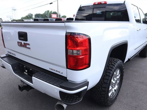 Used 2017 GMC Sierra 2500 Denali w/ Duramax Plus Package AWD/4WD image 5