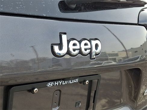 Used 2019 Jeep Cherokee Latitude Plus w/ Cold Weather Group image 28